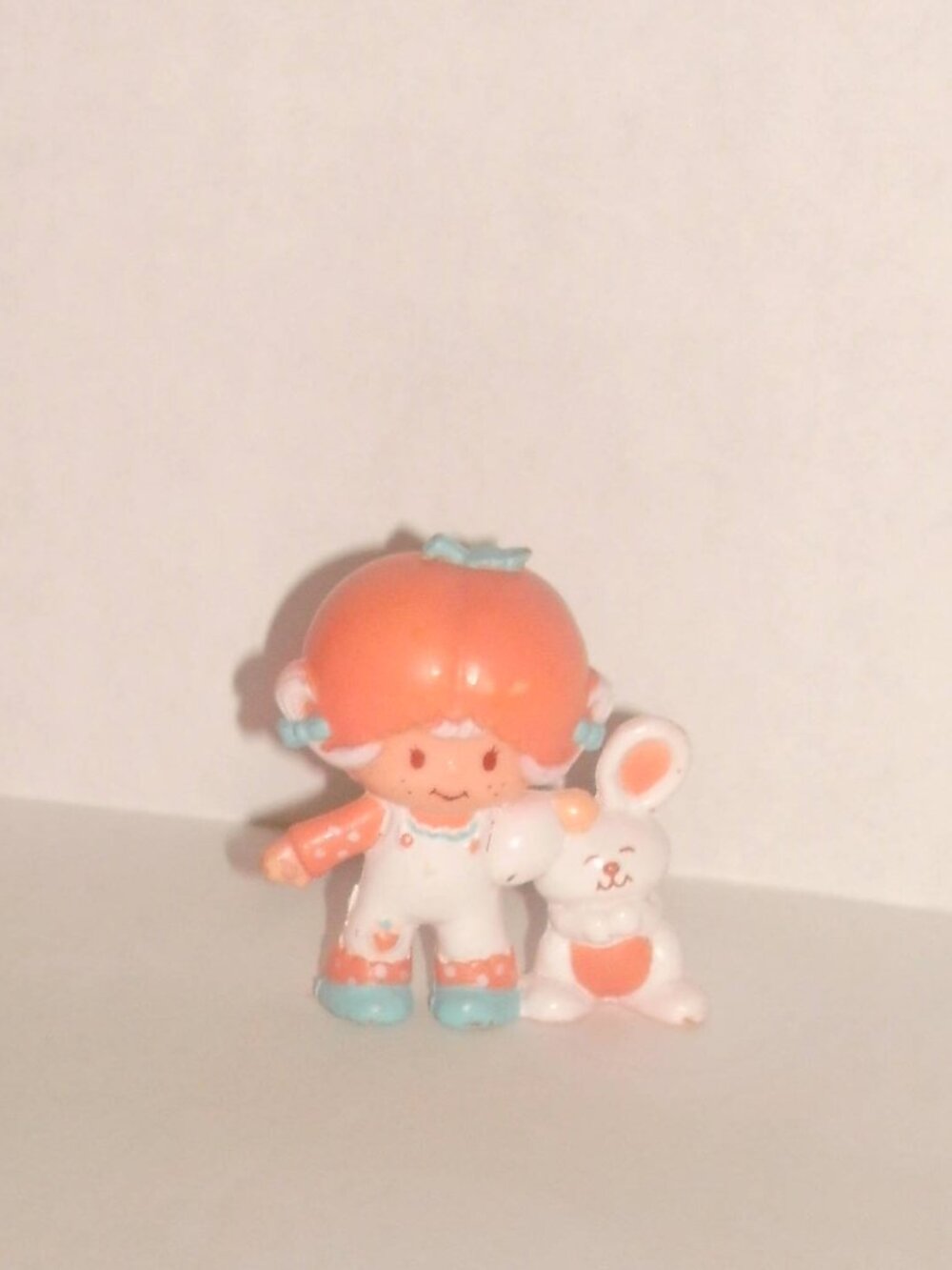 80s Apricot with Hopsalot Strawberryland Miniatures Figure Strawberry Shortcake